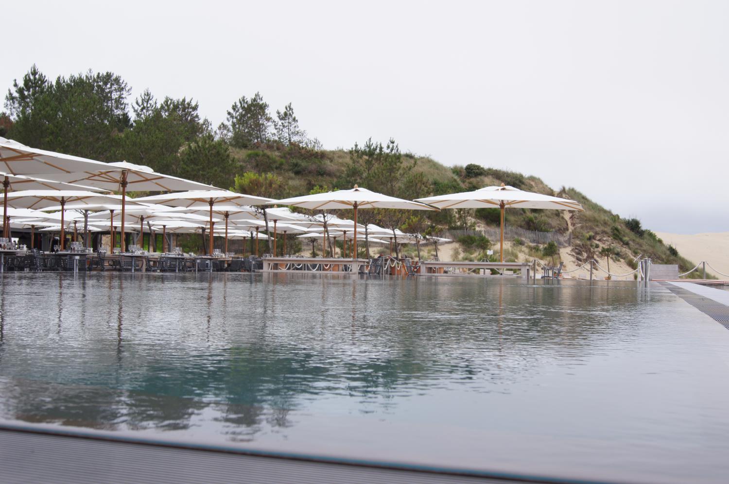 Piscine de l'hotel avec une vue magnifique sur le banc d'Arguin