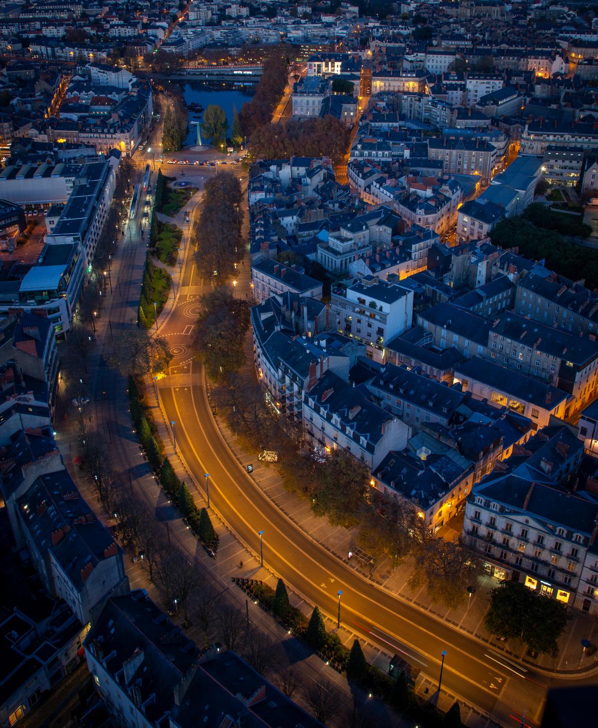 Cour des 50 otages depuis le Nid